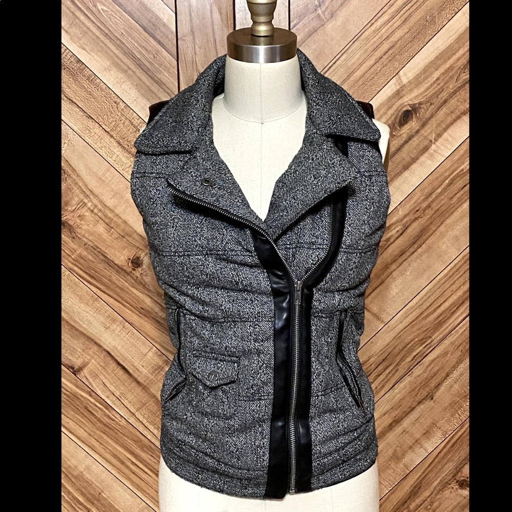 Tractr Herringbone Tweed Puffer Vest